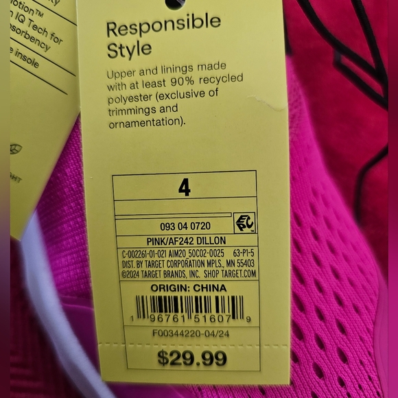 NWT. Girl's Pink Athletic Shoes. Size:4. - Picture 5 of 7
